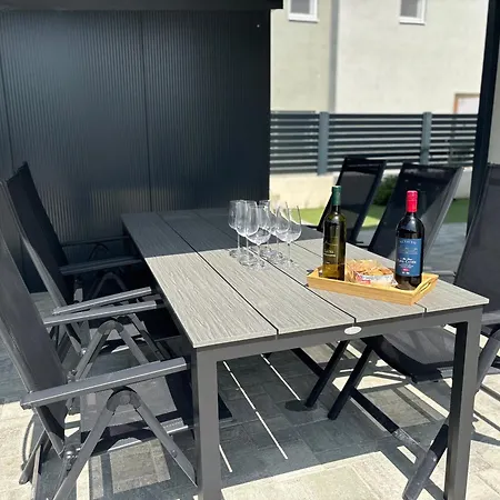 Lana فيلة نين