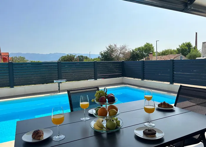 וילה Lana נין