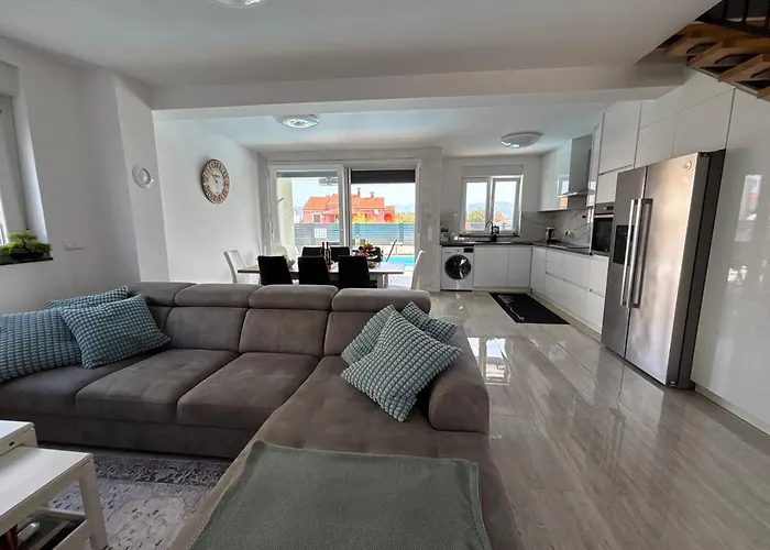 וילה Lana נין