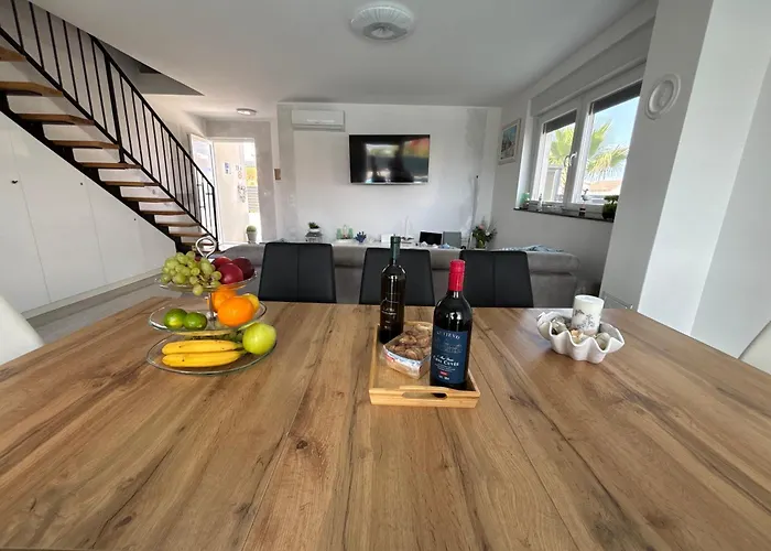 Lana *